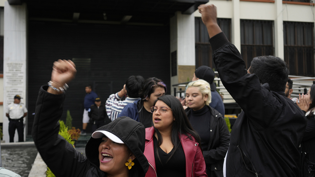 People gather outside the Constitutional Court where a session to examine the complaints of several political parties about irregularities in the June 25 general elections is underway, in Guatemala City, July 1, 2023. /CFP