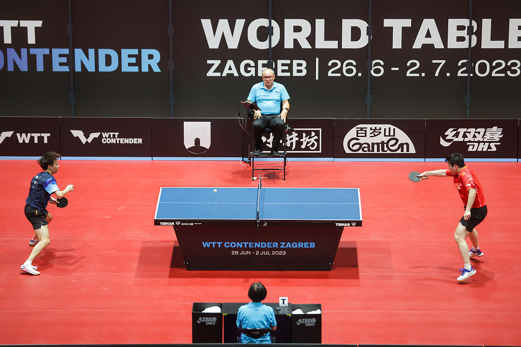 Lin Gaoyuan (L) and Fan Zhendong in action during the men's singles final at WTT Contender Zagreb in Zagreb, Croatia, July 2, 2023. /CFP