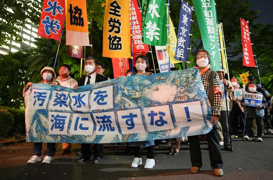 People rally to protest against the Japanese government's plan to discharge nuclear contaminated water into the sea in Tokyo, Japan, May 16, 2023. /Xinhua