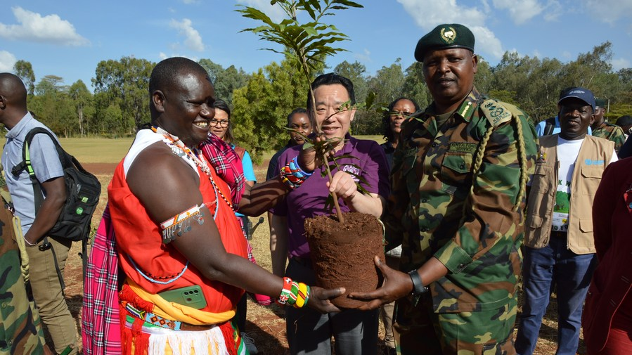 UNFAO Director-General Qu Dongyu (C) prepares to plant a medicinal seedling during a tour of Karura forest on the outskirts of Nairobi, Kenya, February 19, 2023. /Xinhua