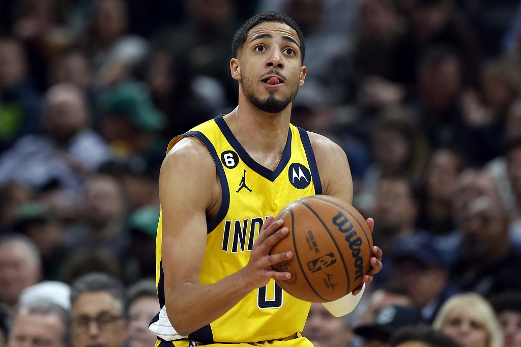 Tyrese Haliburton of the Indiana Pacers holds the ball in the game against the Boston Celtics at TD Garden in Boston, Massachusetts, March 24, 2023. /CFP