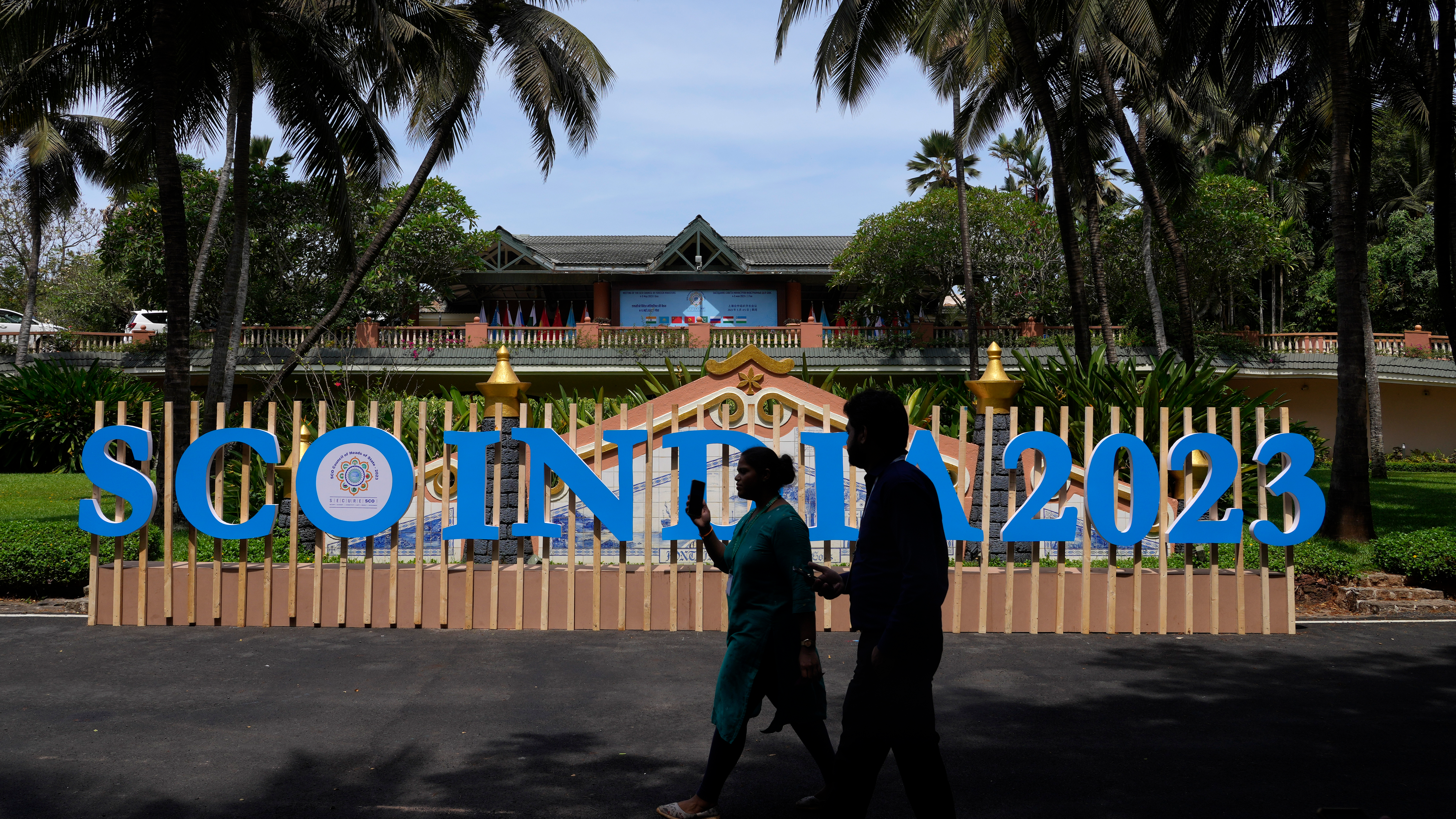 Security personnel check the main venue of the Shanghai Cooperation Organization (SCO) council of foreign ministers' meeting, in Goa, India, May 4, 2023. /AP