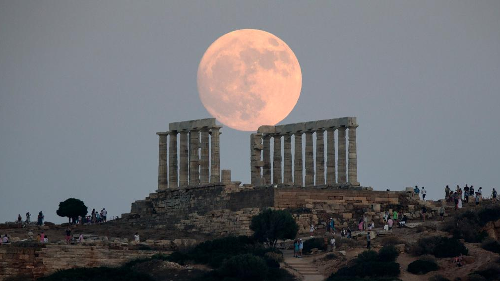 The full moon rises above the Ancient Temple of Poseidon at Cape Sounion in Sounion, Greece, July 2, 2023. /Xinhua