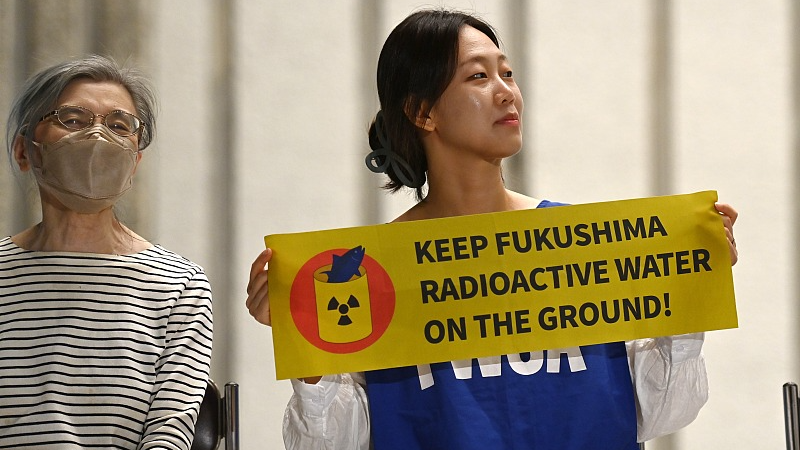 People protest against the plan of the Japan government and TEPCO to release the massive radioactive water stockpile from Fukushima nuclear plant to the sea, Tokyo, Japan, May 16, 2023. /CFP