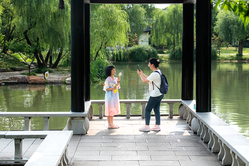 Tourists enjoy the weekend at Slender West Lake, in Yangzhou, Jiangsu Province, July 3, 2023. /CFP