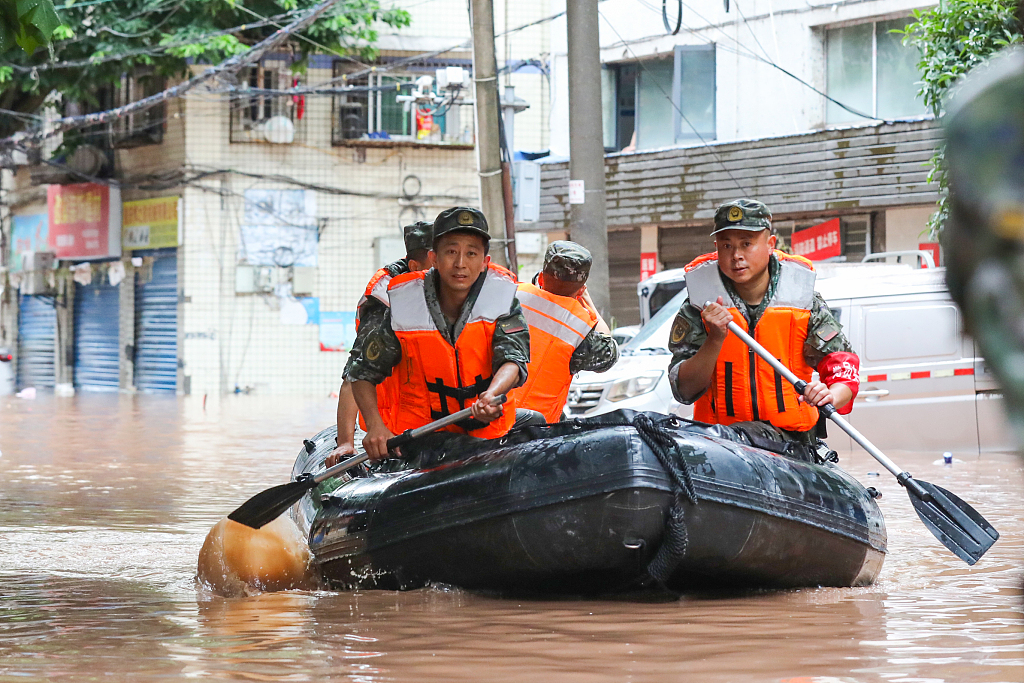 Searching for people in danger in Wanzhou District, Chongqing, July 4, 2023. /CFP