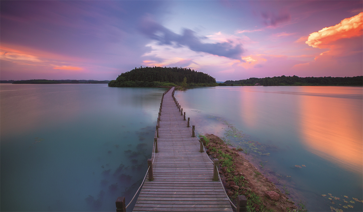 An undated photo shows an enchanting view of Pingtian Lake in Anhui Province. / Photo provided to CGTN