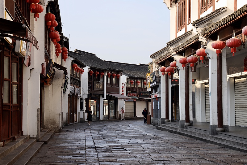 A photo shows a street corner on Yishang Street in Huzhou, Zhejiang Province. /CFP