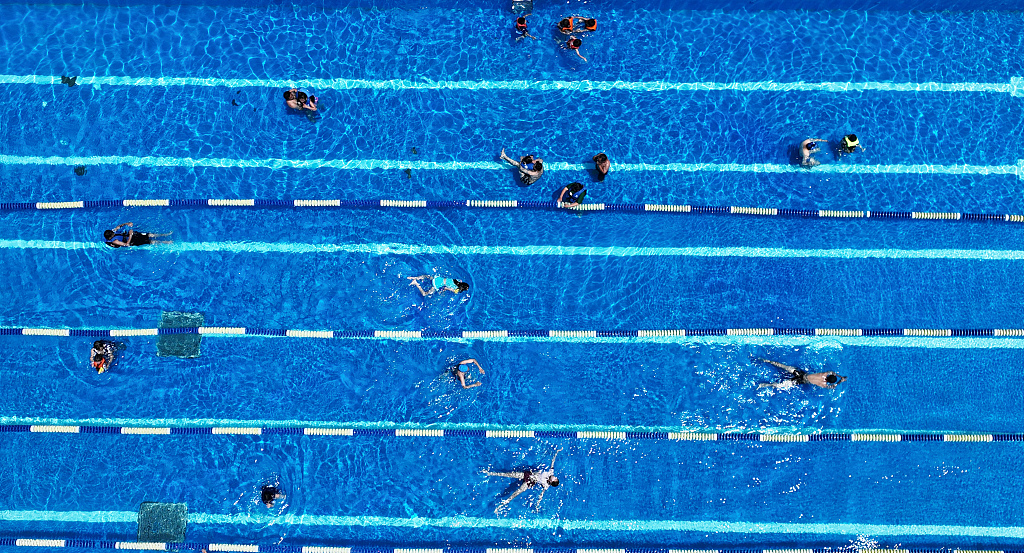 Photo taken on July 6, 2023 shows residents enjoying refreshing water play at the Haizhouwan Water Park in Lianyungang, Jiangsu. /CFP