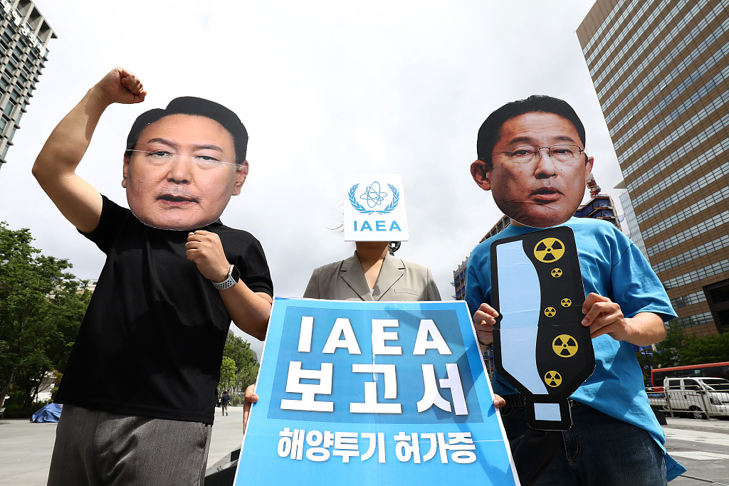South Korean protesters wearing masks of Japanese Prime Minister Fumio Kishida and South Korea's President Yoon Suk-yeol during a protest against the Japanese government's decision to dump radioactive wastewater from the damaged Fukushima nuclear power plant into the Pacific, Seoul, South Korea, July 5, 2023. /CFP