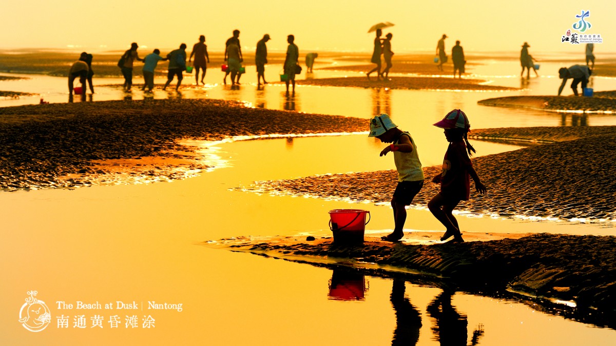 This undated photo shows a beach at dusk in Nantong, Jiangsu Province. /Photo provided to CGTN