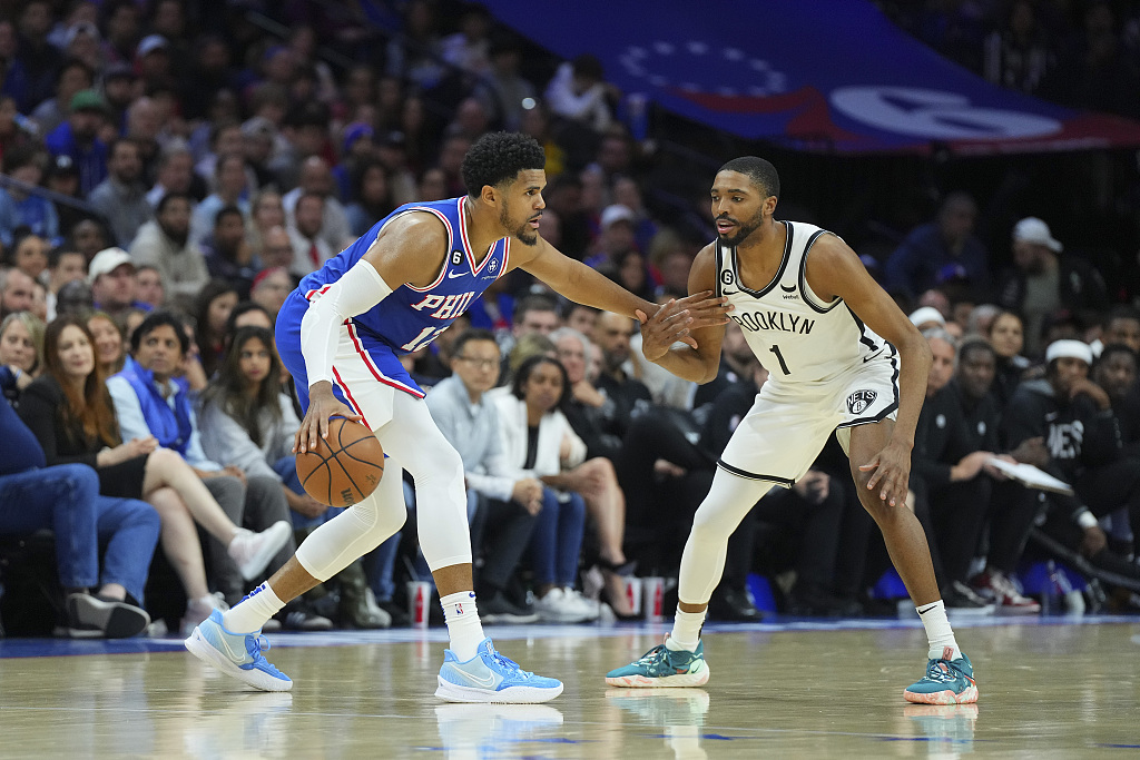 Mikal Bridges (#1) of the Brooklyn Nets guards Tobias Harris of the Philadelphia 76ers in Game 2 of the NBA Eastern Conference first-round playoffs at the Wells Fargo Center in Philadelphia, Pennsylvania, April 17, 2023. /CFP