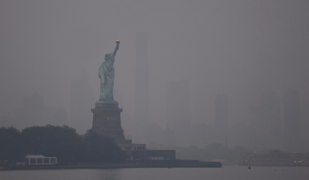 Statue of Liberty shrouded by smoke from the Canadian wildfires in New York City, USA, June 30, 2023. /VCG