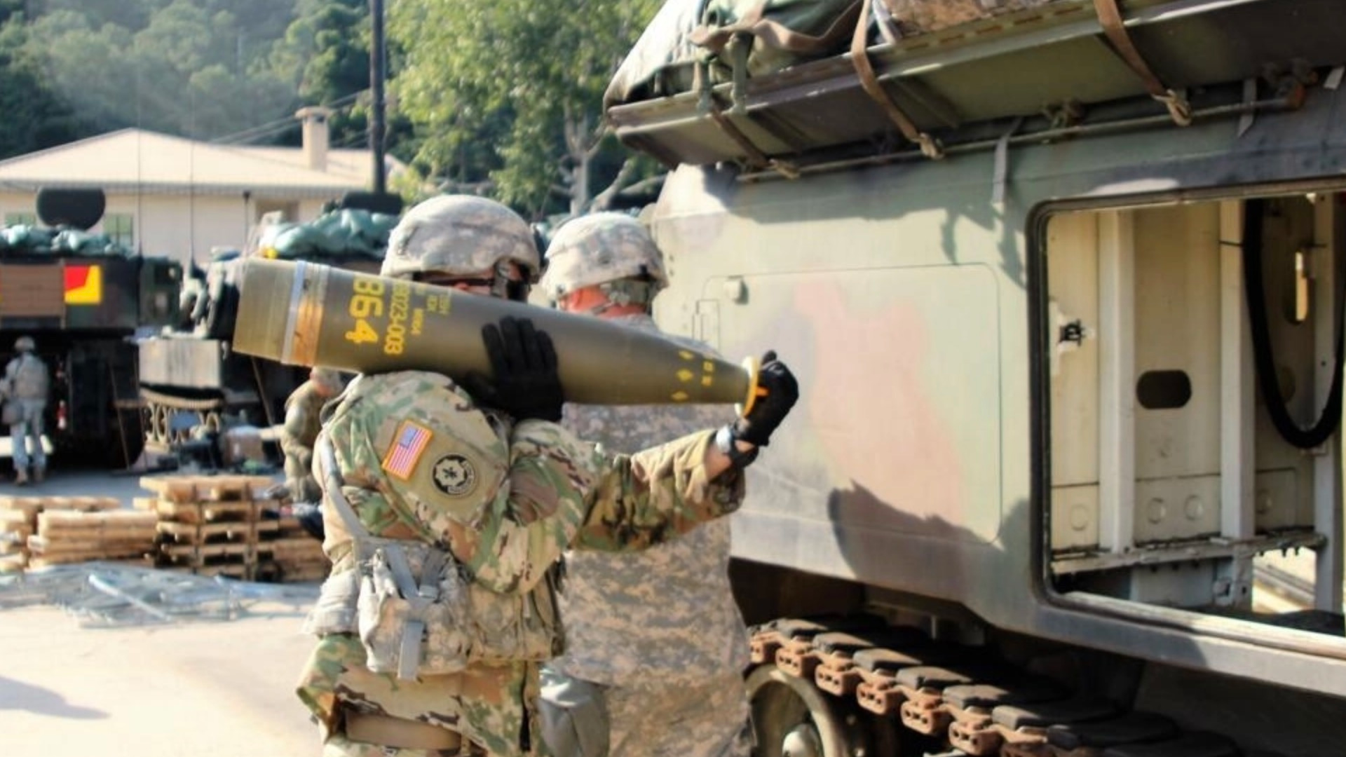 A file photo of a U.S. soldier carrying a Base Burn dual-purpose improved conventional munition round during an exercise in 2016. /AFP