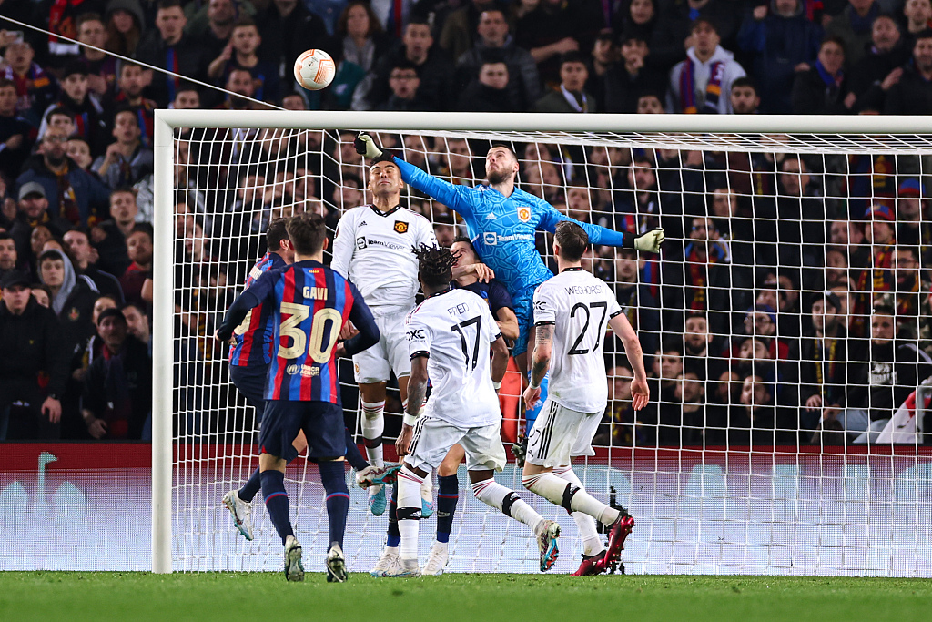 Goalkeeper David de Gea of Manchester United punches the ball away during the Europa League knockout round play-off match between FC Barcelona and Manchester United at Camp Nou stadium in Barcelona, Spain, February 16, 2023. /CFP