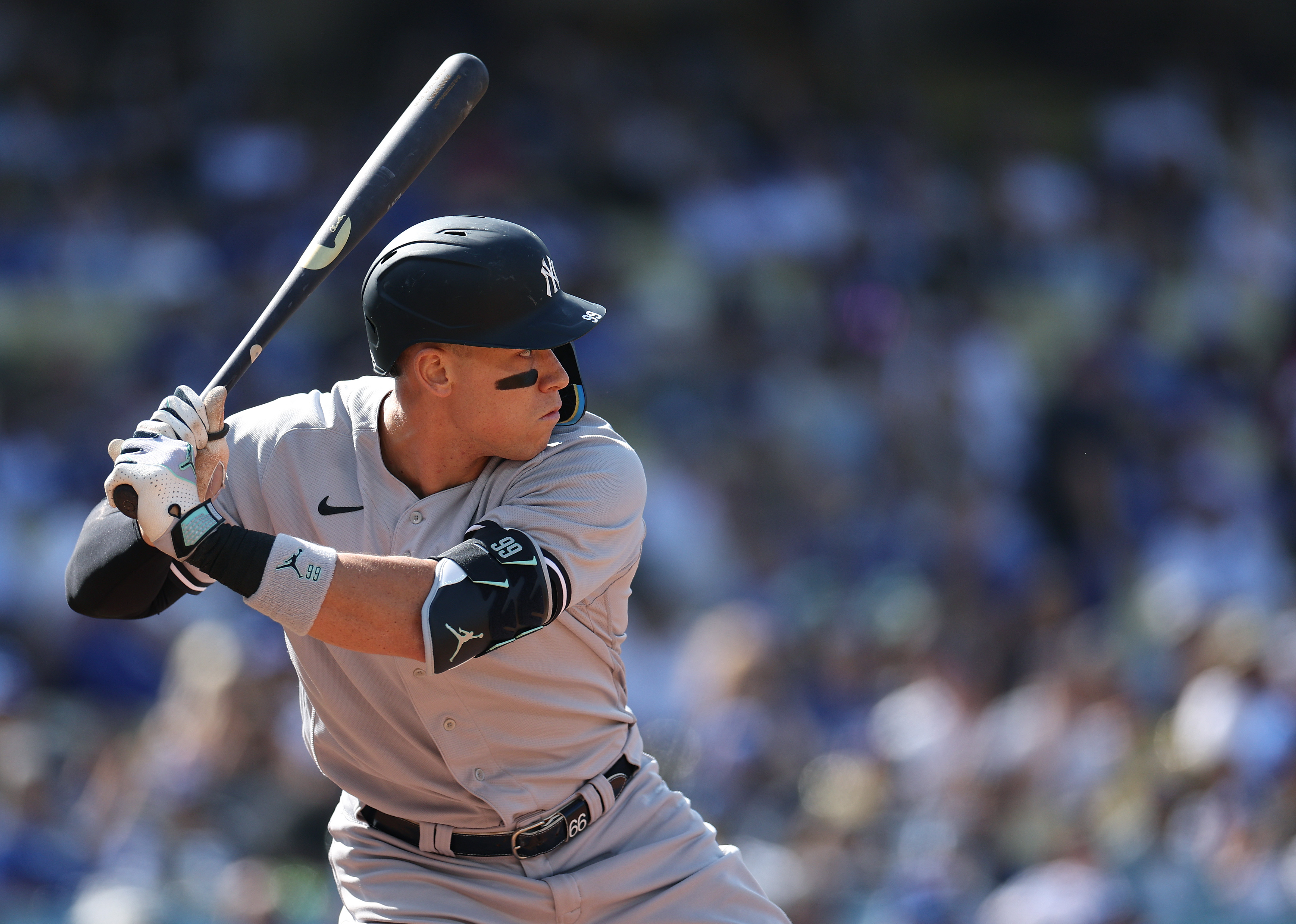 Aaron Judge of the New York Yankees at bat in the game against the Los Angeles Dodgers at Dodger Stadium in Los Angeles, California, June 3, 2023. /CFP