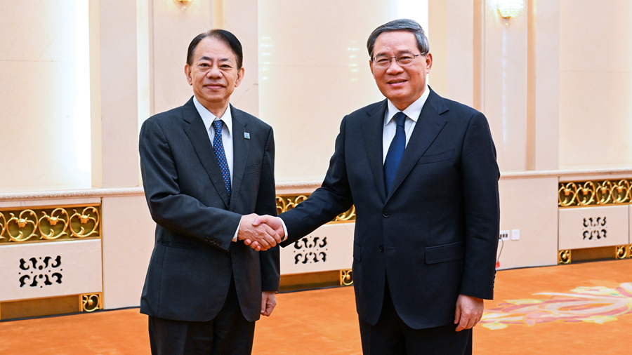 Chinese Premier Li Qiang (R) meets with Masatsugu Asakawa, president of the Asian Development Bank (ADB), in Beijing, China, July 11, 2023. /Xinhua