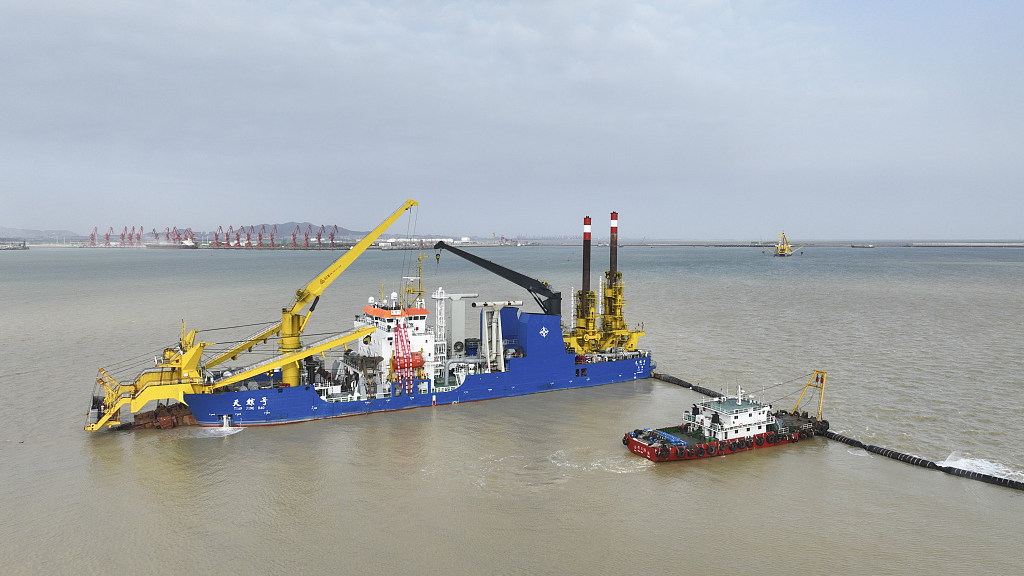 China's self-propelled cutter suction dredger, Tianjing, dredges in Lianyungang, east China's Jiangsu Province, November 26, 2022. /CFP