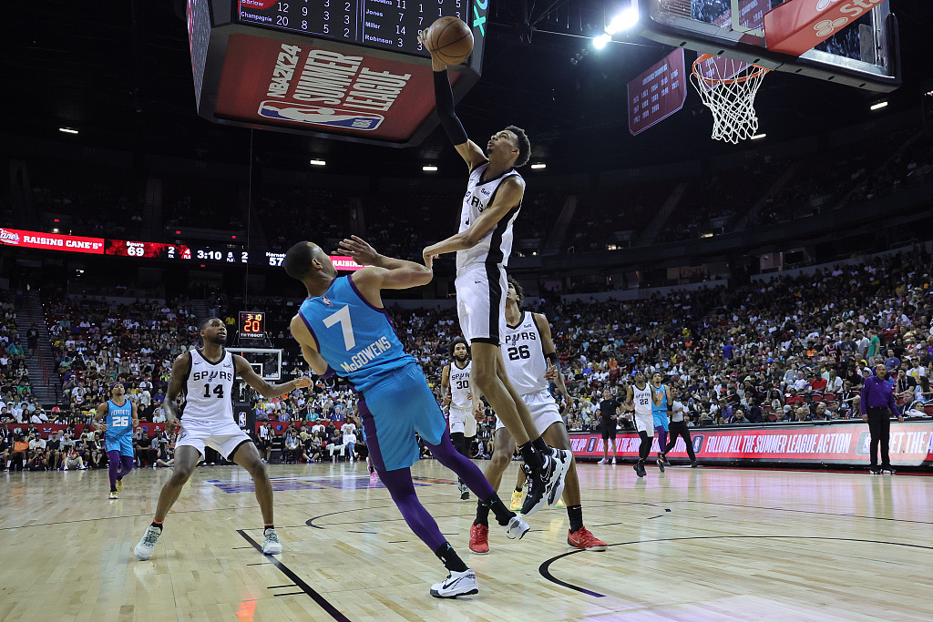 Victor Wembanyama (#1) of the San Antonio Spurs blocks a shot by Bryce McGowens of the Charlotte Hornets in the game at the Thomas & Mack Center in Las Vegas, Nevada, July 7, 2023. /CFP