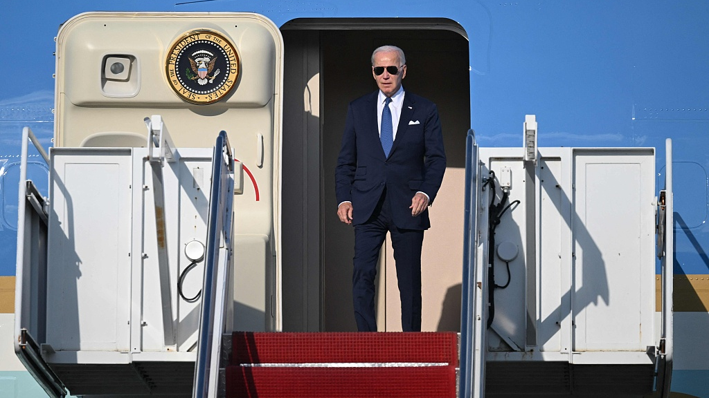 U.S. President Joe Biden disembarks from Air Force One, upon his arrival at Vilnius International Airport in Lithuania for the NATO summit, July 10, 2023. /CFP