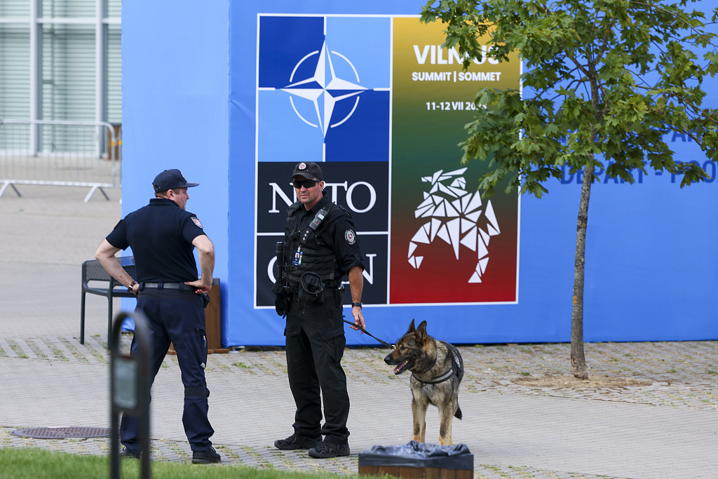 Security officers and a sniffer dog patrol at the venue of the NATO summit in Vilnius, Lithuania, July 10, 2023. /CFP