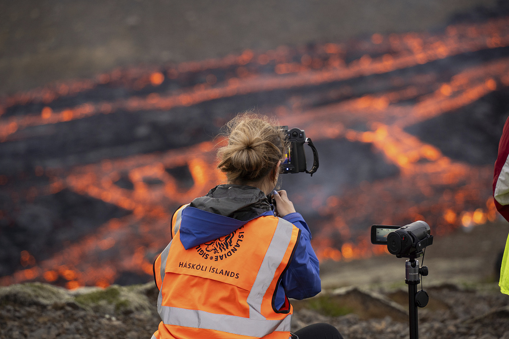 Scientists and students of the department of Geology of the University of Iceland observe the eruption and take measurements of the Fagradalsfjall volcano near the Litli-Hrutur mountain, some 30 kilometers southwest of Reykjavik, Iceland, July 10, 2023. /CFP
