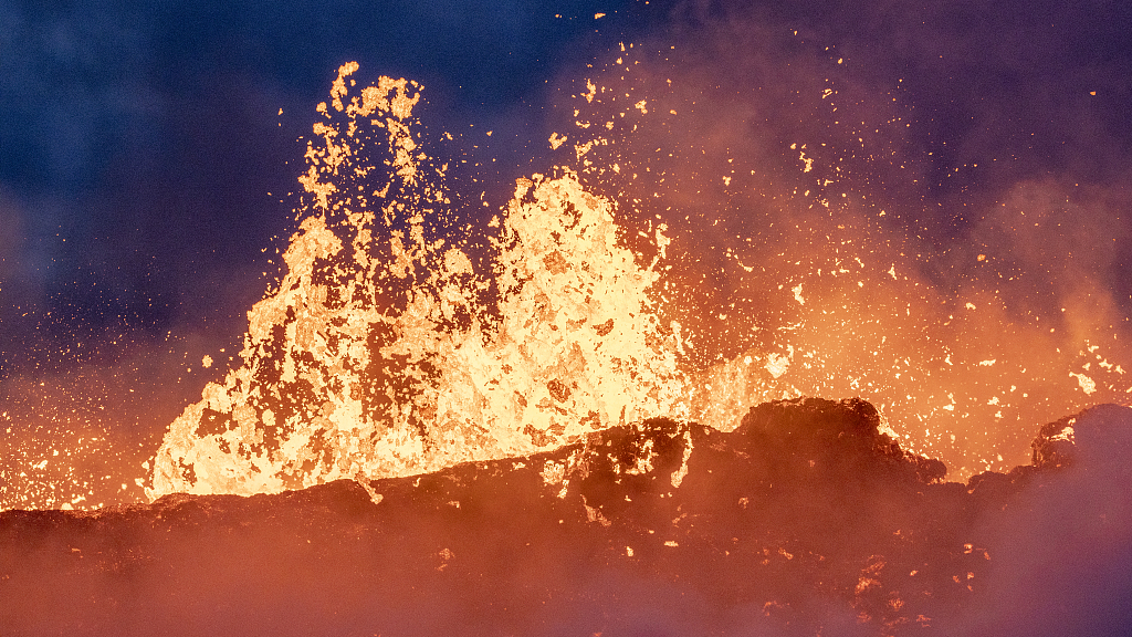 Iceland volcano eruption slowing, gas pollution drops