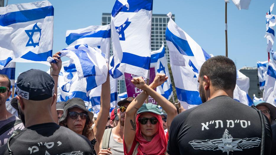 People confront police during a protest against the government's plan to overhaul the judiciary in Tel Aviv, Israel, July 11, 2023. /Xinhua