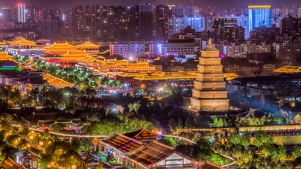 Live: Splendid summer night view at Datang Everbright City in Xi'an 