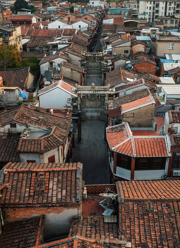 A file photo shows a series of ancient stone memorial archways in the Old Town of Zhangzhou, Zhangzhou City, Fujian Province. /CFP