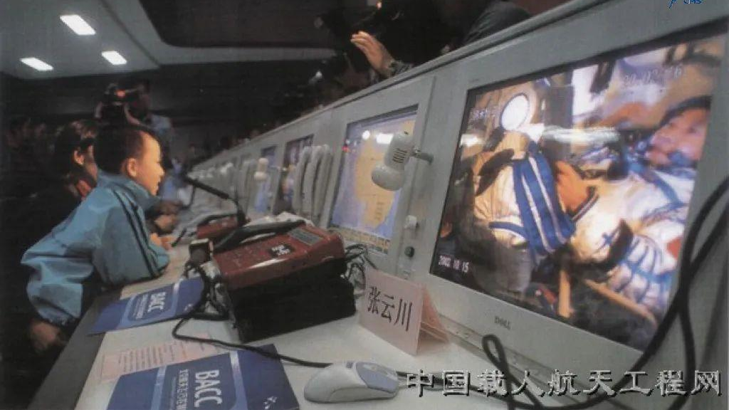 Yang Liwei, who carried out the Shenzhou-5 manned flight mission, communicates with his family. /CMSA