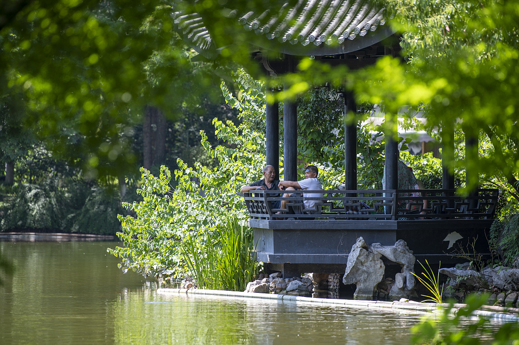 Two senior citizens rest in a pavilion near the lakeside in Jinhua City, Zhejiang Province, June 28, 2023. /CFP