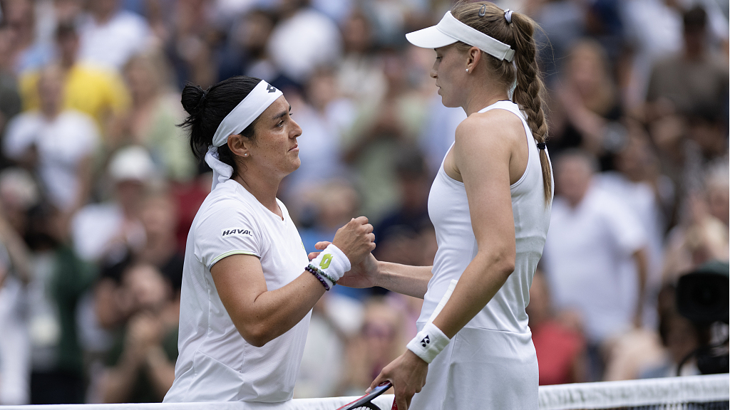 Ons Jabeur (L) and Elena Rybakina shake hands after Wimbledon Championships women's singles quarterfinal round in London, UK, July 12, 2023. /CFP