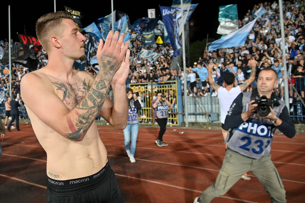 Sergej Milinkovic Savic celebrates his team's Champions League qualification at the end of the match between Empoli and Lazio at Stadio Carlo Castellani in Empoli, Italy, June 3, 2023. /CFP