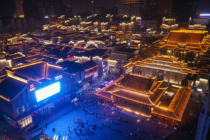 A photo shows the Wanshou Palace Historical and Cultural Block illuminated at night in Nanchang, Jiangxi Province. /CFP