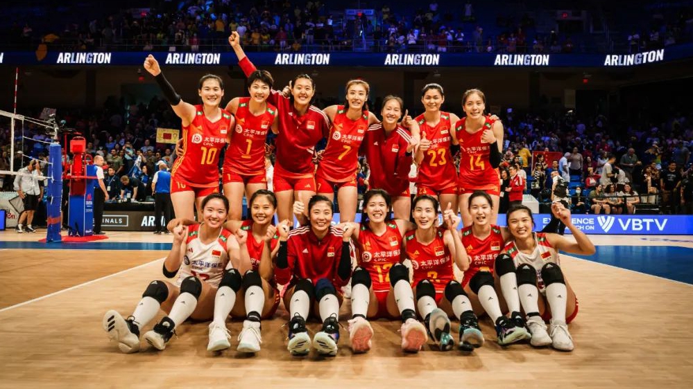China players celebrate after defeating Brazil in the quarterfinals of the Volleyball Nations League at the College Park Center in Arlington, the United States, July 13, 2023. /CFP