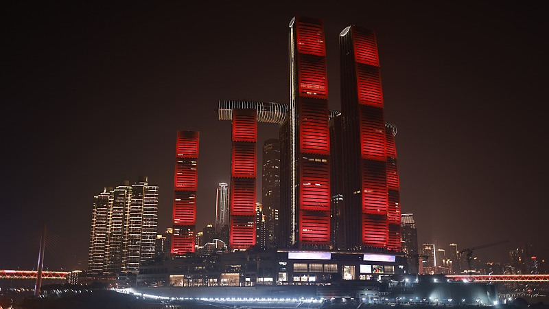 Live: An astonishing night view of Chongqing from Chaotianmen Port