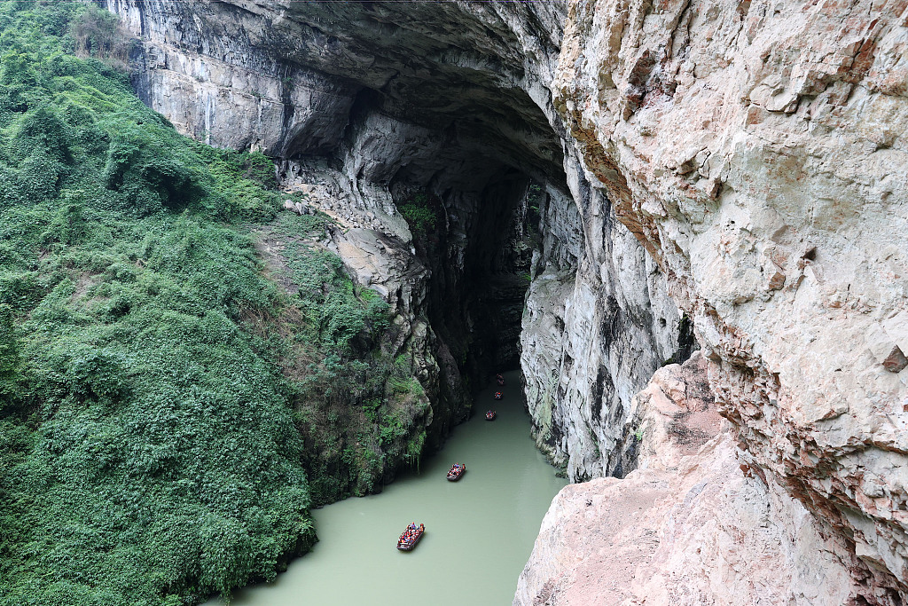 This photo taken on July 13, 2023 shows that people embarked on boat ride through Puhua River in Chongqing. /CFP