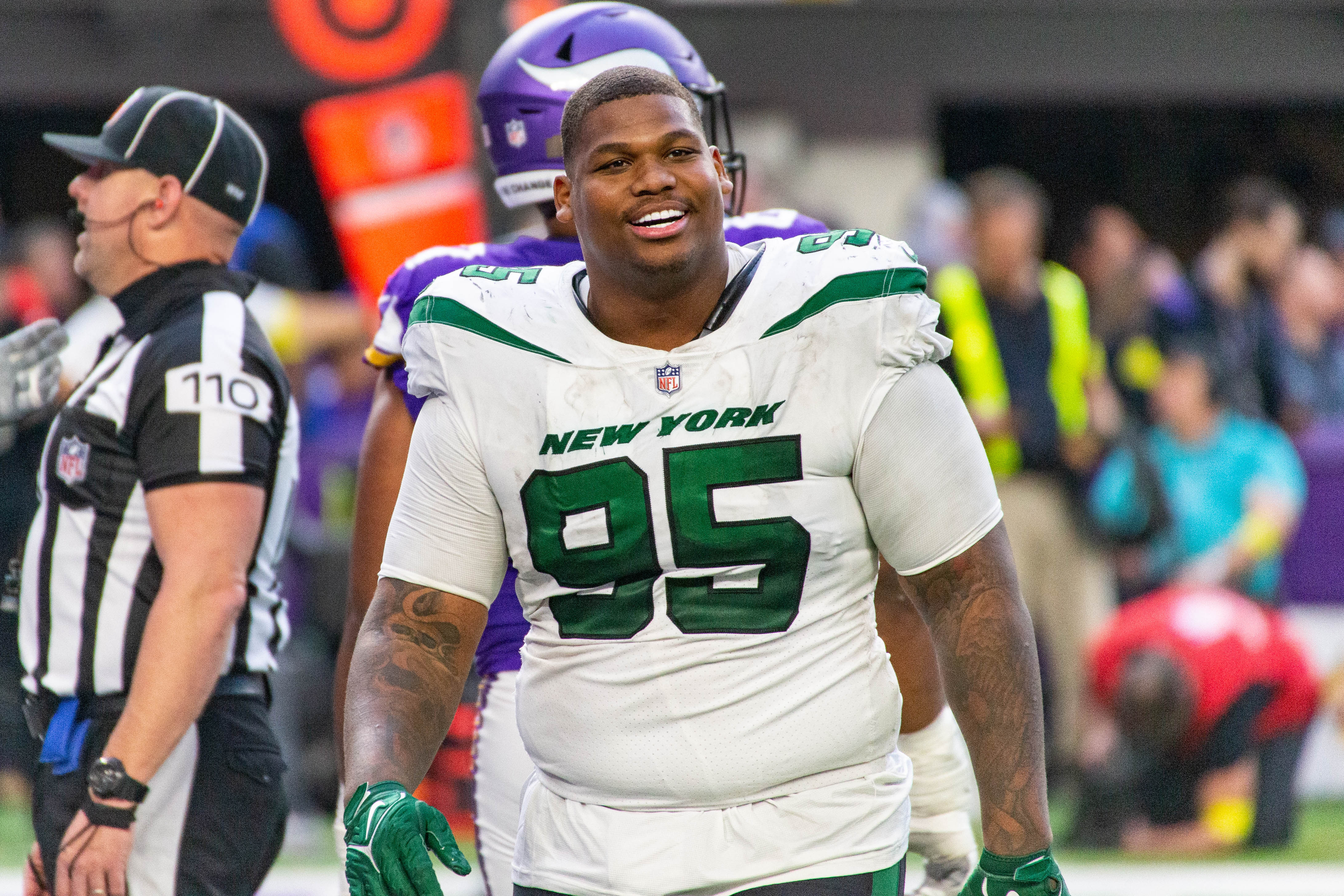 Defensive tackle Quinnen Williams of the New York Jets looks on in the game against the Minnesota Vikings at U.S. Bank Stadium in Minneapolis, Minnesota, December 4, 2022,. /CFP