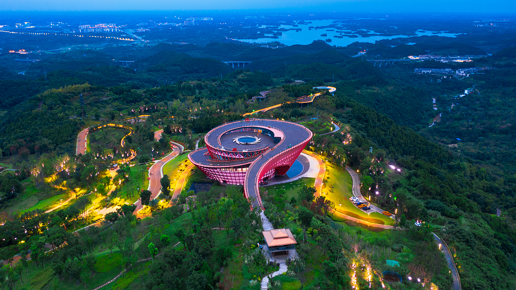 Live: Embrace the beauty of nature at Chengdu's Longquan Mountain Urban Forest Park