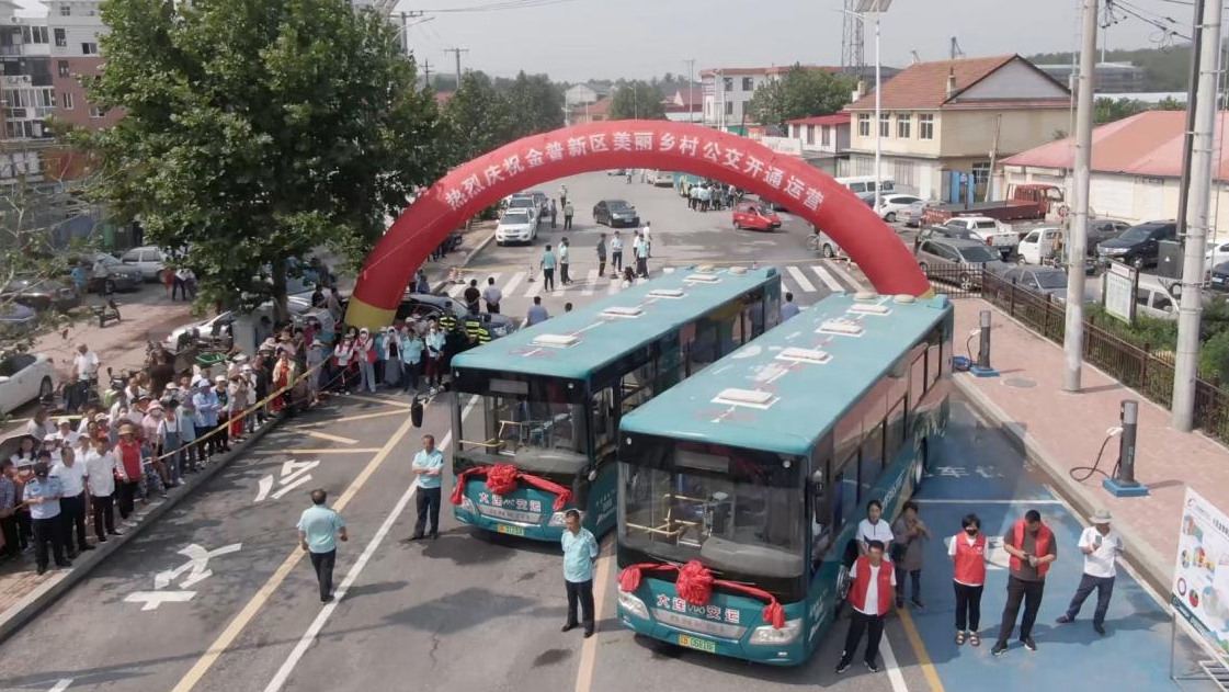 中国东北辽宁省大连市推出新的乡村公交线路。  /中国环球电视网