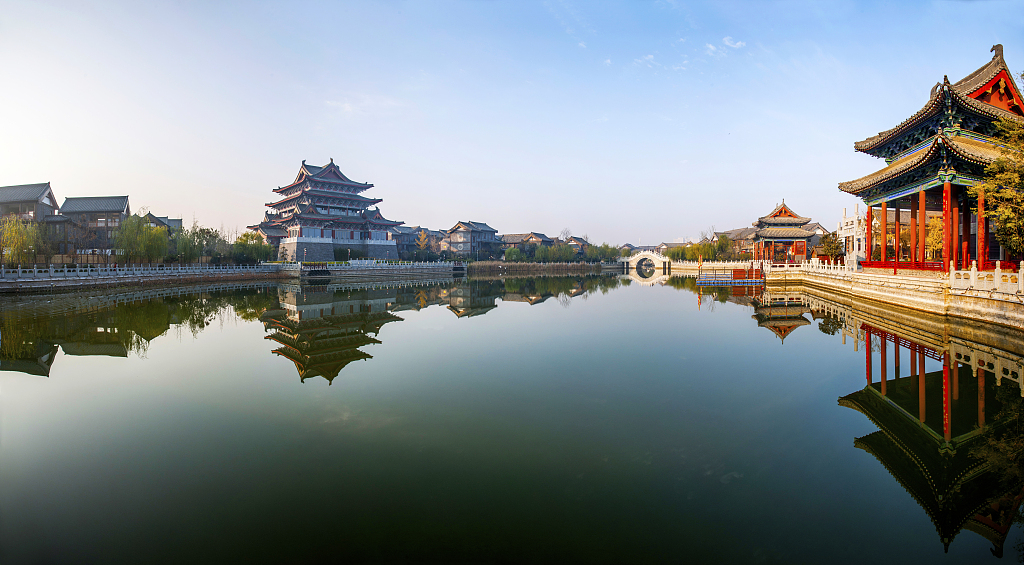 This photo taken on November 28, 2017 shows a view of Qishengjiao Street in Kaifeng, Henan Province. /CFP