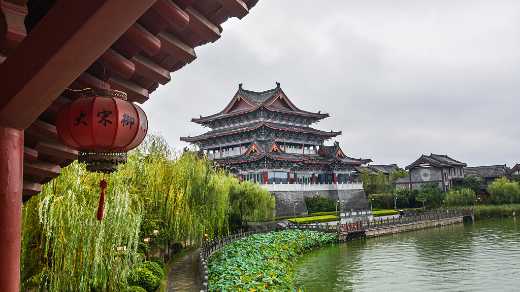 This photo taken on September 15, 2019 shows a view of Qishengjiao Street in Kaifeng, Henan Province. /CFP