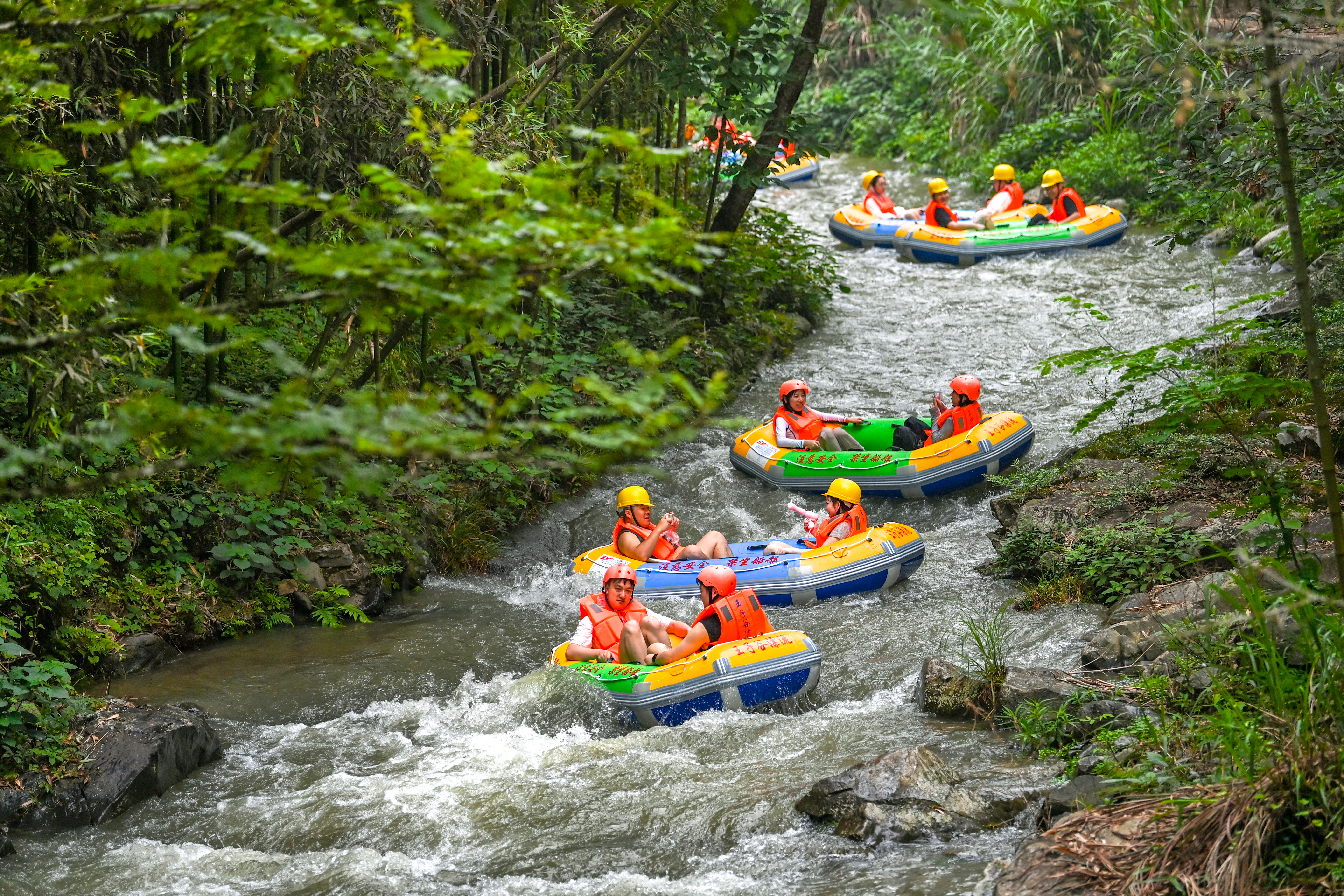 Tourists enjoy river drifting fun in Chun'an County, Zhejiang Province on June 3, 2023. /CNSPHOTO