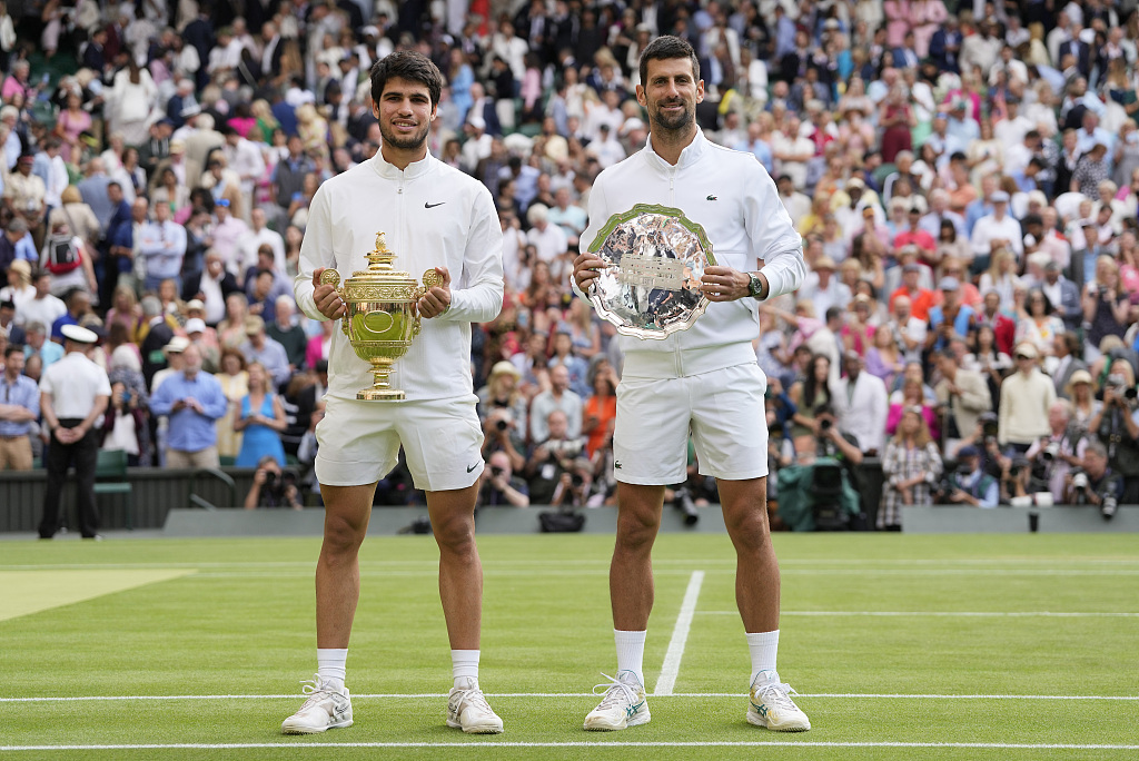 Carlos Alcaraz (L) and Novak Djokovic pose with their trophies after the Wimbledon men's singles final in London, UK, July 16, 2023. /CFP