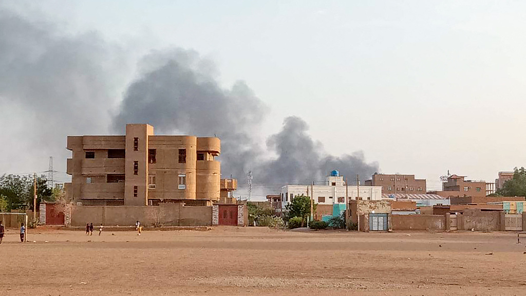 Smoke billows in the distance around the Khartoum Bahri district amid ongoing fighting in Sudan, July 14, 2023. /CFP