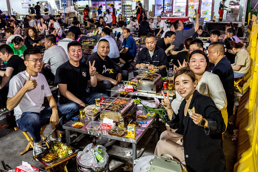 Customers take a picture at a barbecue restaurant in Zibo, a city in east China's Shandong Province which rose to fame because of its BBQ culture, May 3, 2023. /CFP
