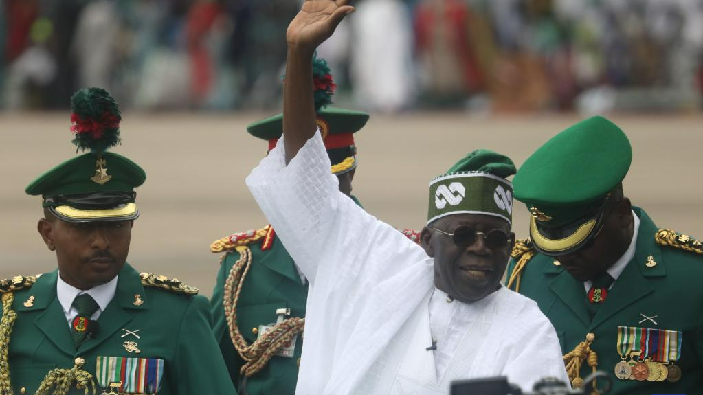 Bola Tinubu (Front) waves to people after being sworn in as Nigeria's new president at a ceremony in Abuja, Nigeria, May 29, 2023. /Xinhua