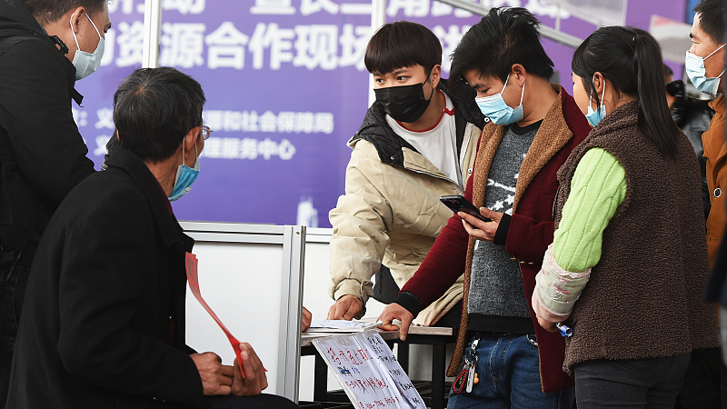 Young people seek jobs at a job fair in Yiwu City, Zhejiang Province, March 12, 2021. /CFP