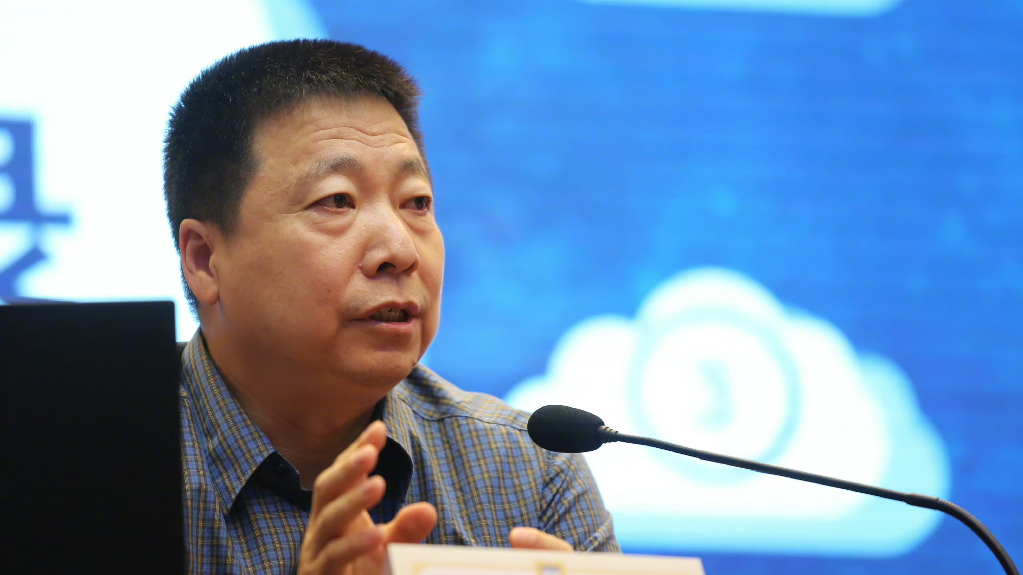 Yang Liwei, China's first space traveler and the current deputy chief designer of China's manned spaceflight project, speaks during a lecture at South China Normal University in Guangzhou, Guangdong Province, July 17, 2023. /Guangzhou Daily